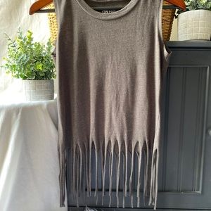 On Fire Fringe Tank Pebble Grey Size Medium